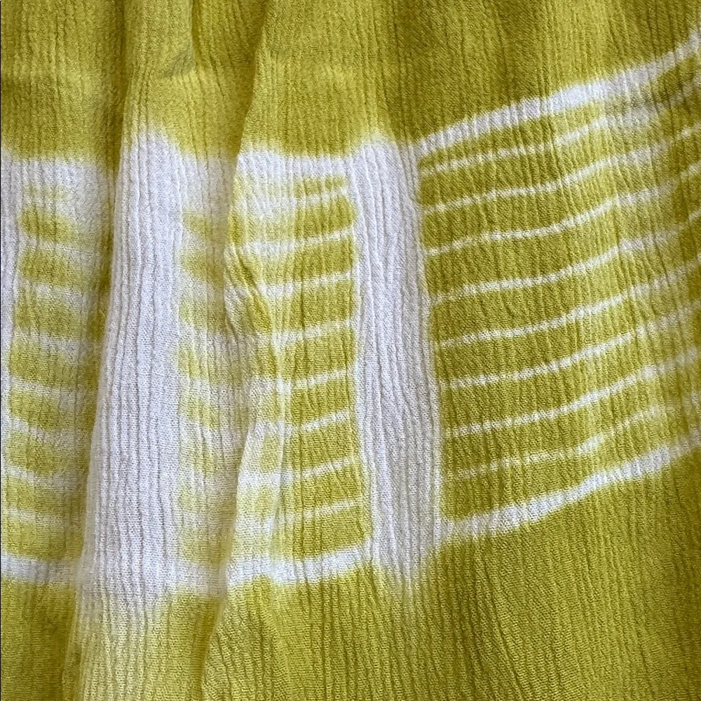 Entro Lime and White Crochet Trim Blouse - Picture 2 of 8